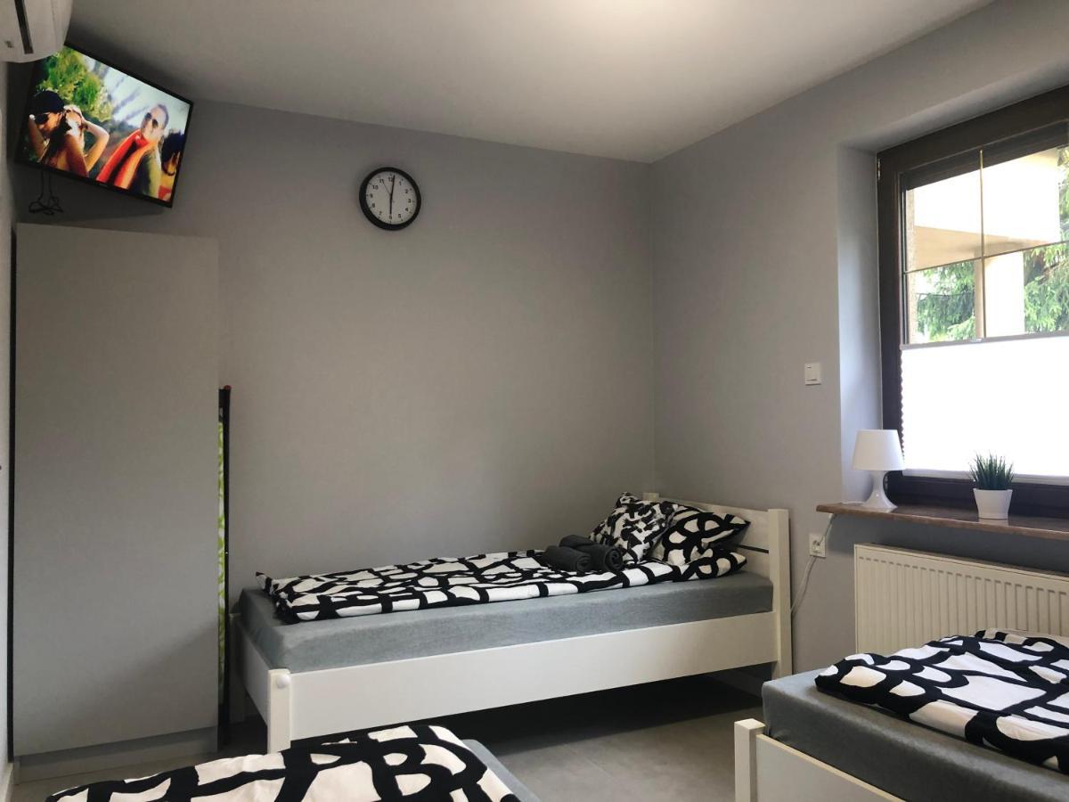 Klimatyzowane Apartamenty I Pokoje Przy Targach Κίελτσε Εξωτερικό φωτογραφία