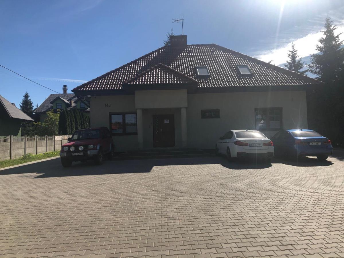 Klimatyzowane Apartamenty I Pokoje Przy Targach Κίελτσε Εξωτερικό φωτογραφία
