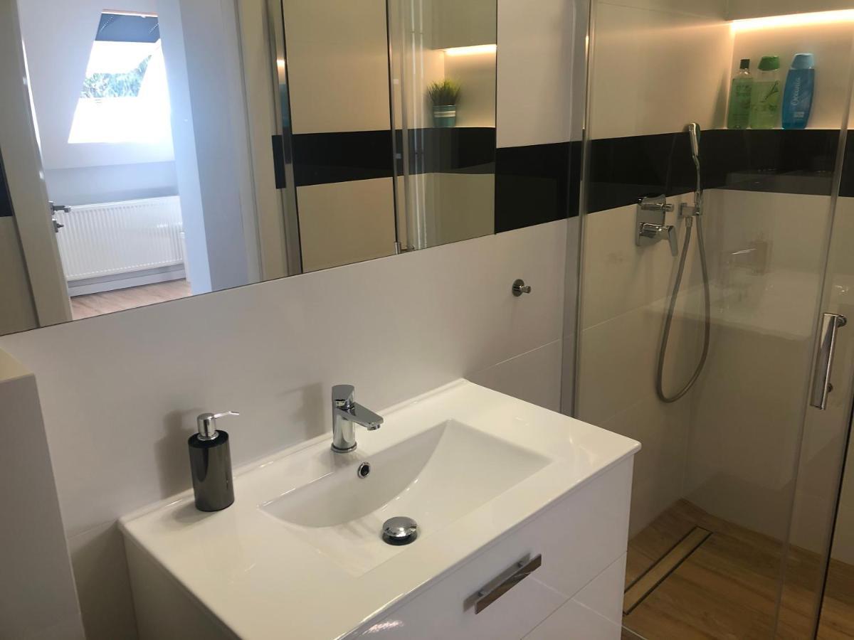 Klimatyzowane Apartamenty I Pokoje Przy Targach Κίελτσε Εξωτερικό φωτογραφία