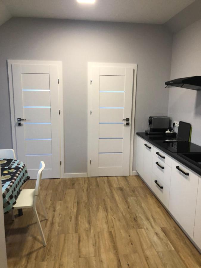 Klimatyzowane Apartamenty I Pokoje Przy Targach Κίελτσε Εξωτερικό φωτογραφία