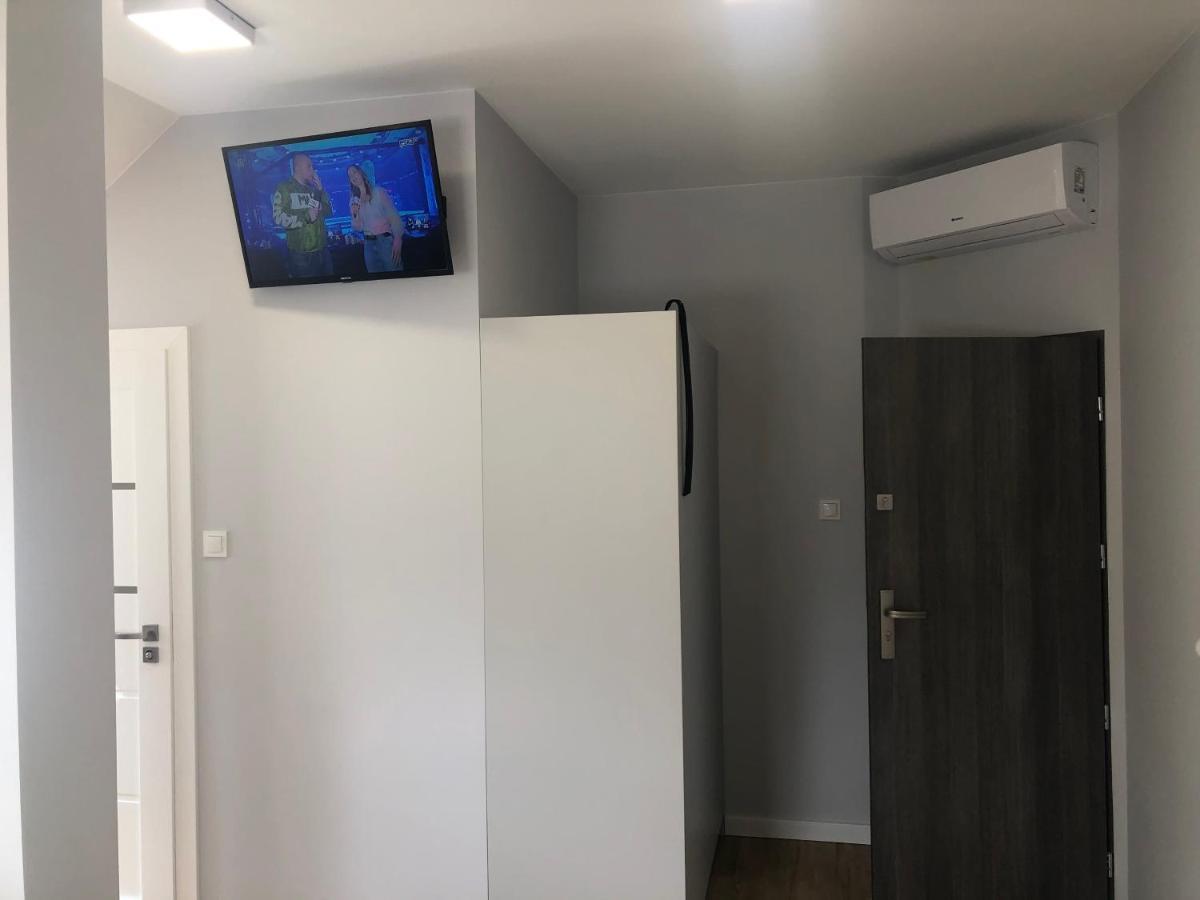 Klimatyzowane Apartamenty I Pokoje Przy Targach Κίελτσε Εξωτερικό φωτογραφία