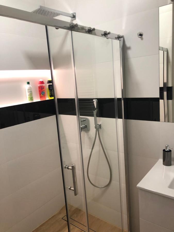 Klimatyzowane Apartamenty I Pokoje Przy Targach Κίελτσε Εξωτερικό φωτογραφία